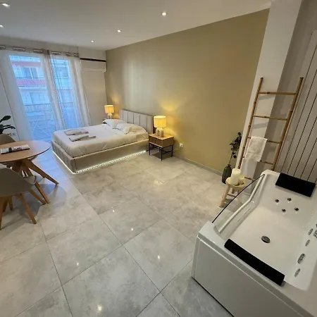 Cocon D'Anjou Romantique Avec Spa A Deux Pas Des Vagues Appartement Antibes