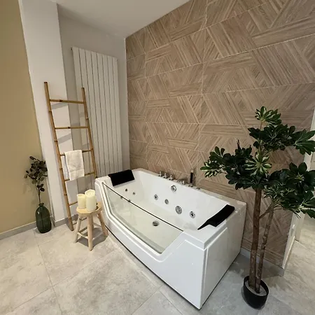 Apartman Cocon D'anjou Romantique Avec A Deux Pas Des Vagues Antibes
